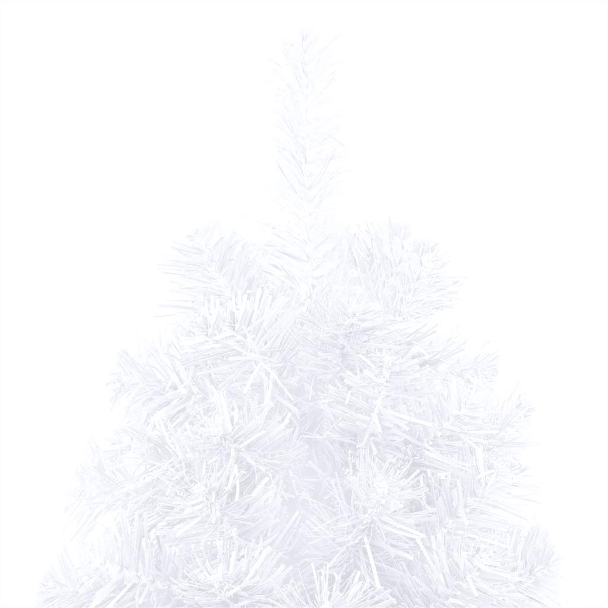 Nahaufnahme eines weißen Weihnachtsbaums. Die Äste sind mit weißen Nadeln vor weißem Hintergrund bedeckt.