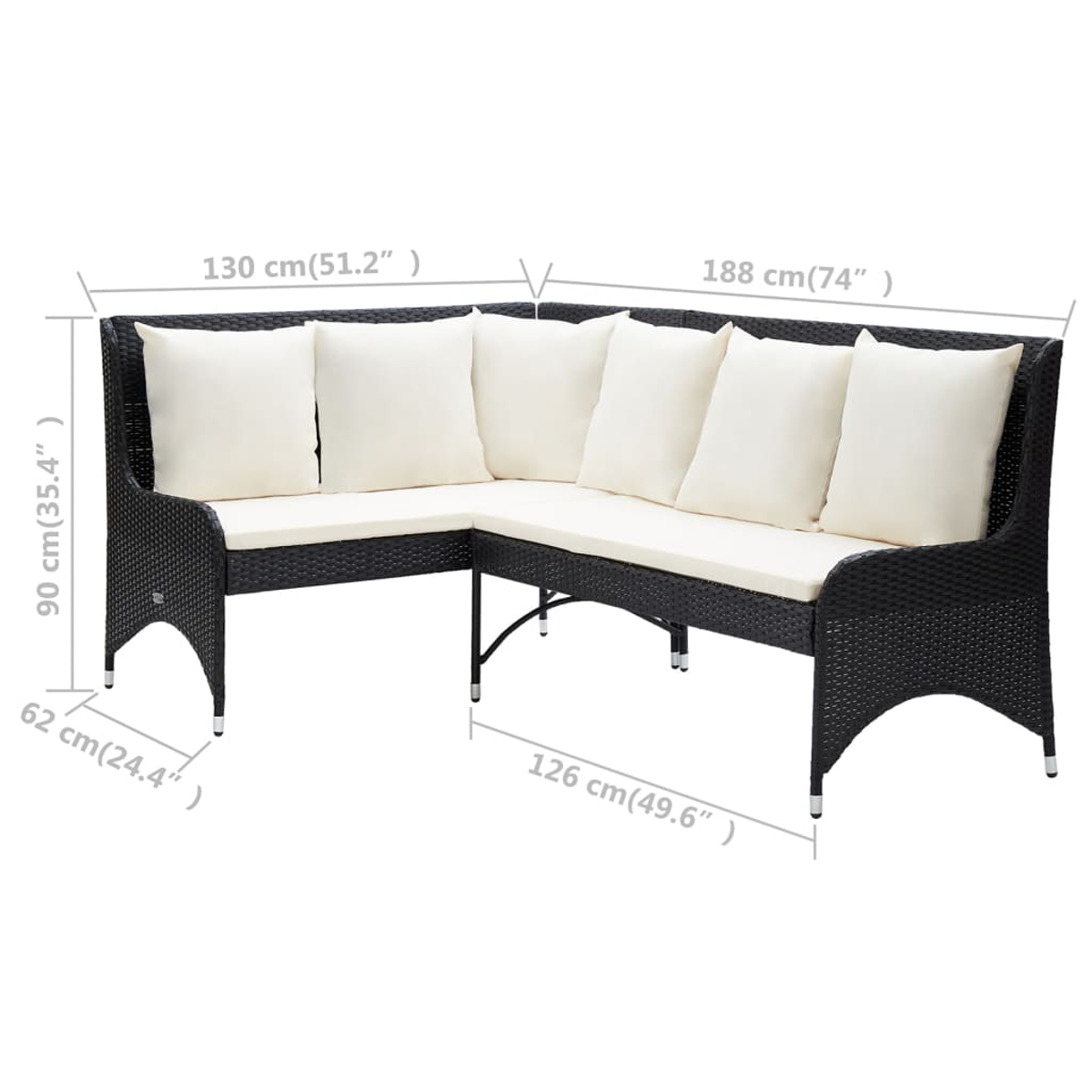 Schwarzes Outdoor-Ecksofa aus Korbgeflecht mit weißen Kissen. Abmessungen sind angegeben. Es ist auf weißem Hintergrund.