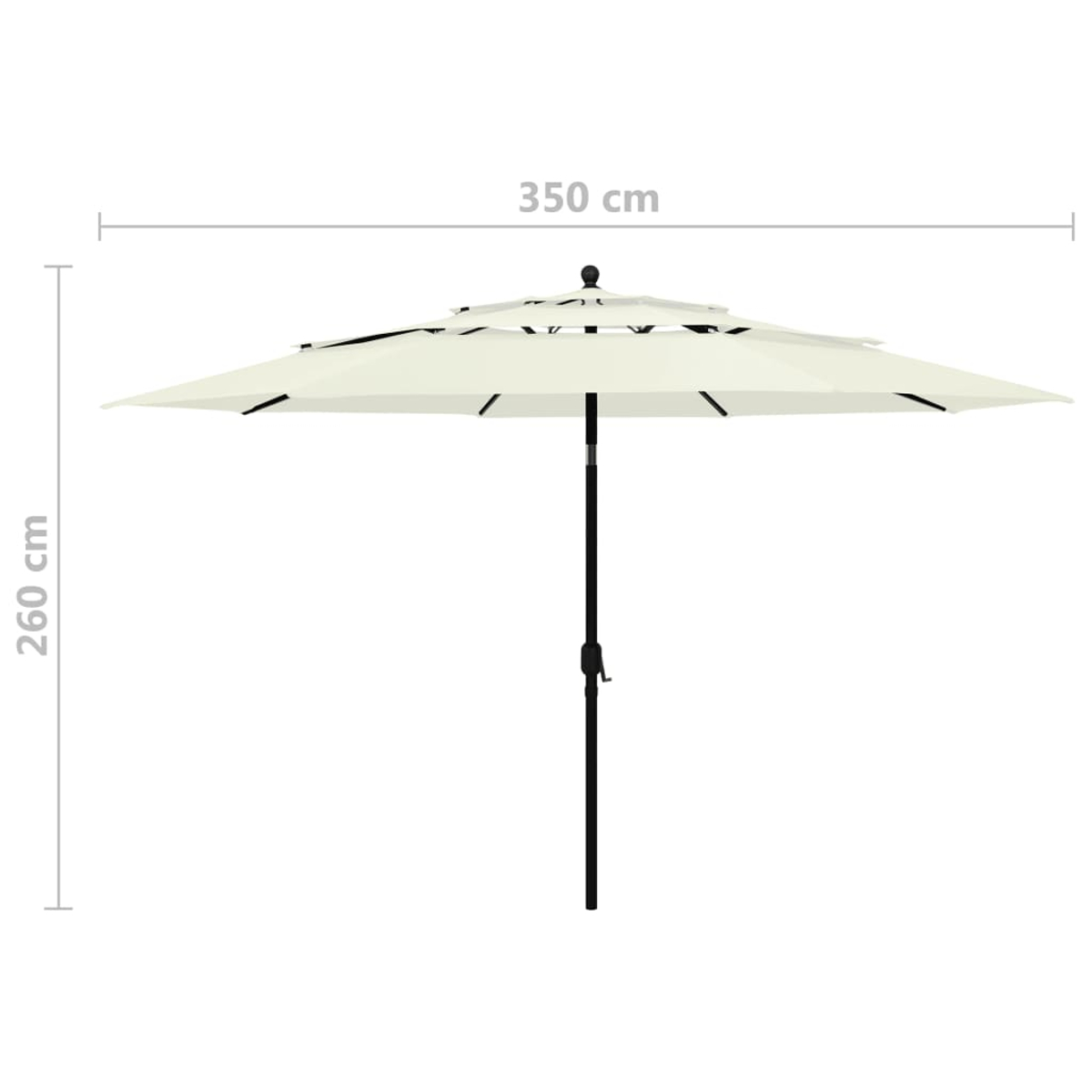 Ein beigefarbener Sonnenschirm, 350 cm breit und 260 cm hoch, mit einem schwarzen Mast. Er hat mehrere Ebenen und ist geöffnet.