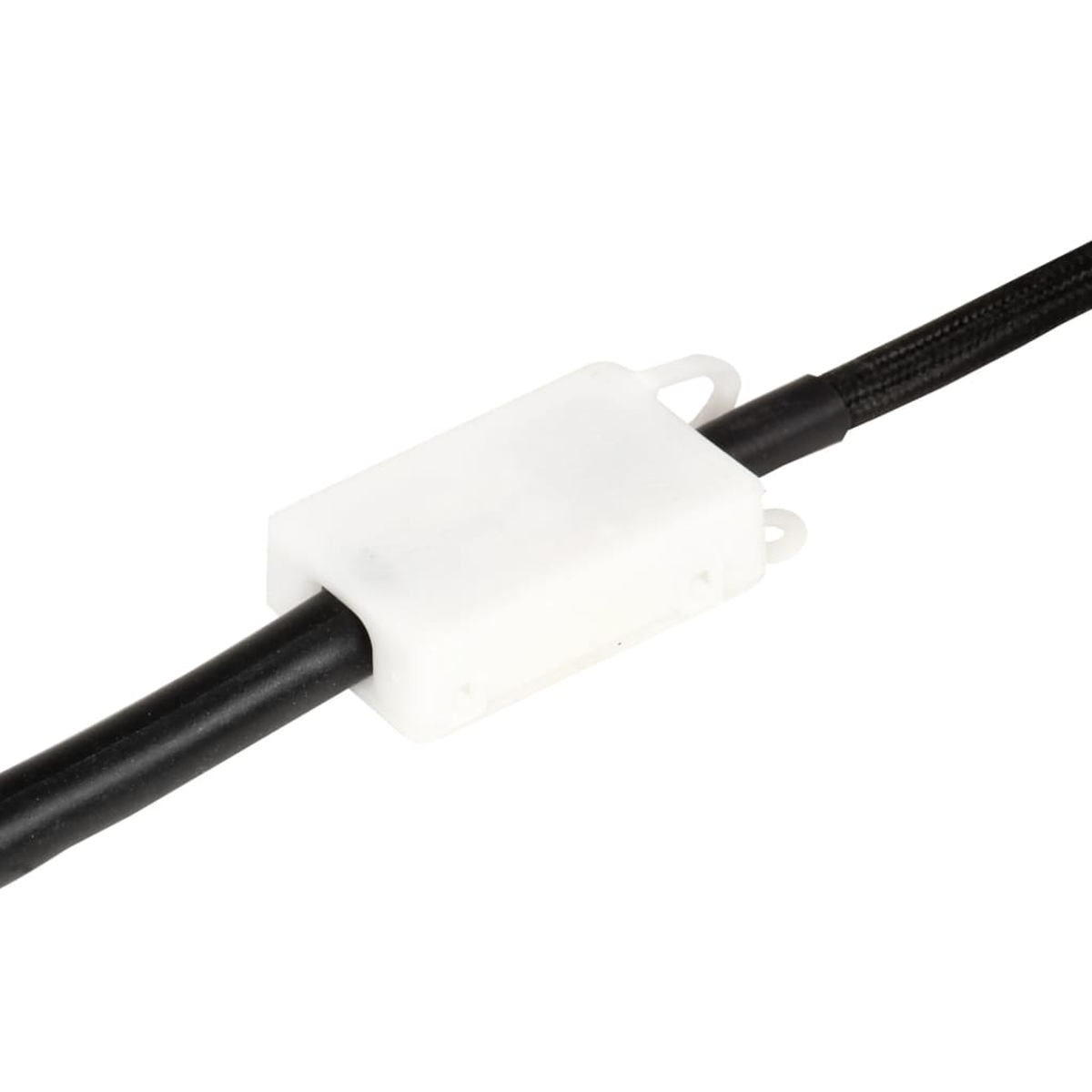 Ein weißes Kunststoffteil hält zwei schwarze Kabel. Ein Kabel ist glatt, das andere geflochten. Der Hintergrund ist weiß.