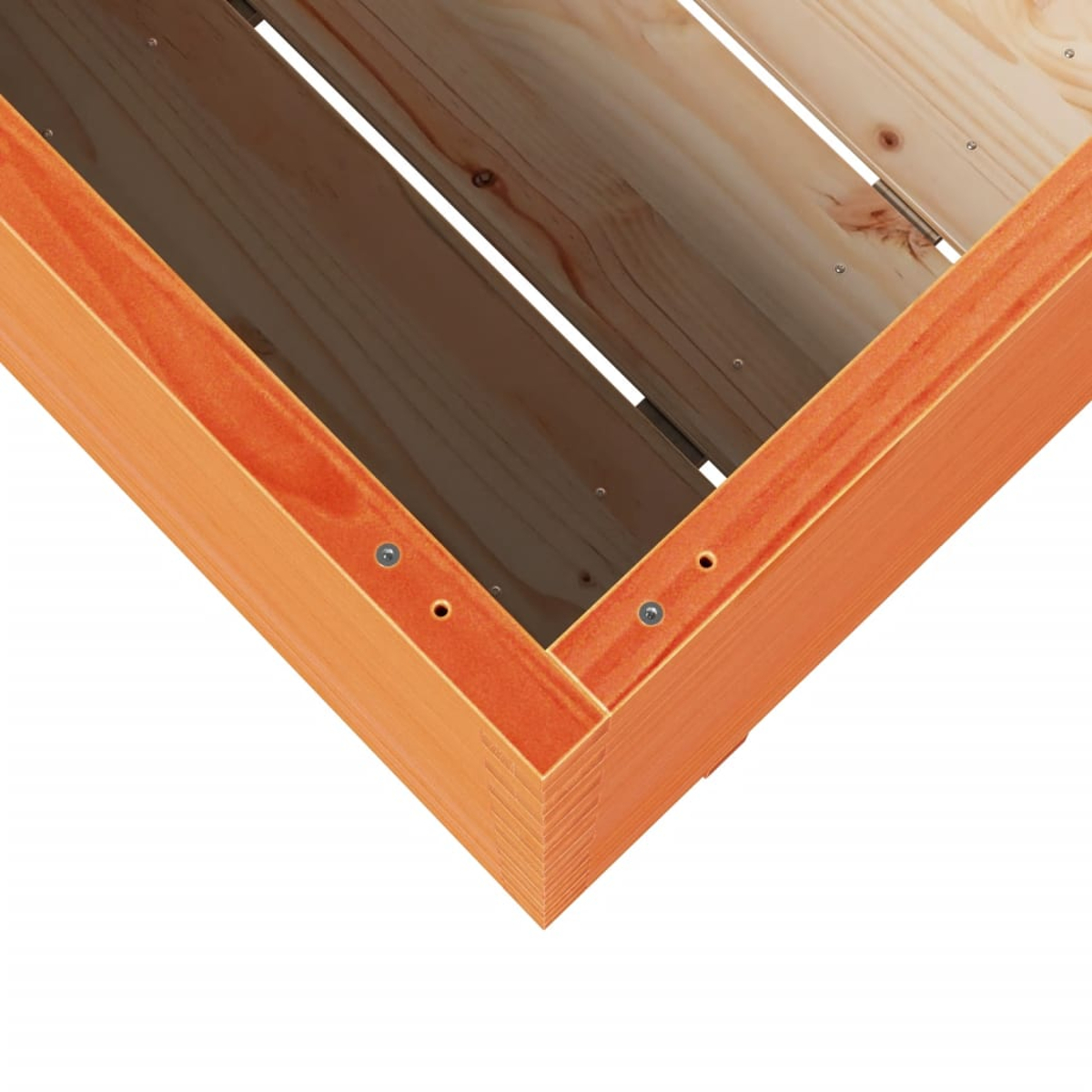Nahaufnahme einer Holzkistecke. Die Ecke ist orange, die Innenseite hellbraun mit Holzlatten. Schrauben sind sichtbar.