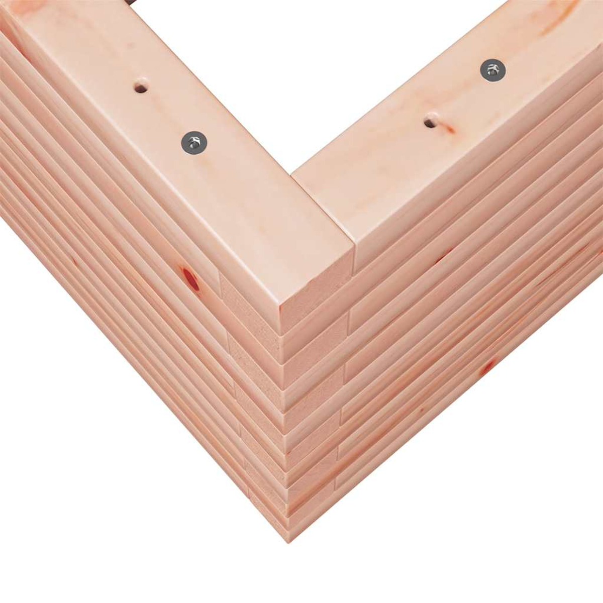 Ecke aus gestapelten Holzbrettern. Schrauben sichern die Bretter. Helle Holzfarbe, mit sichtbarer Holzmaserung und Knoten. Weißer Hintergrund.