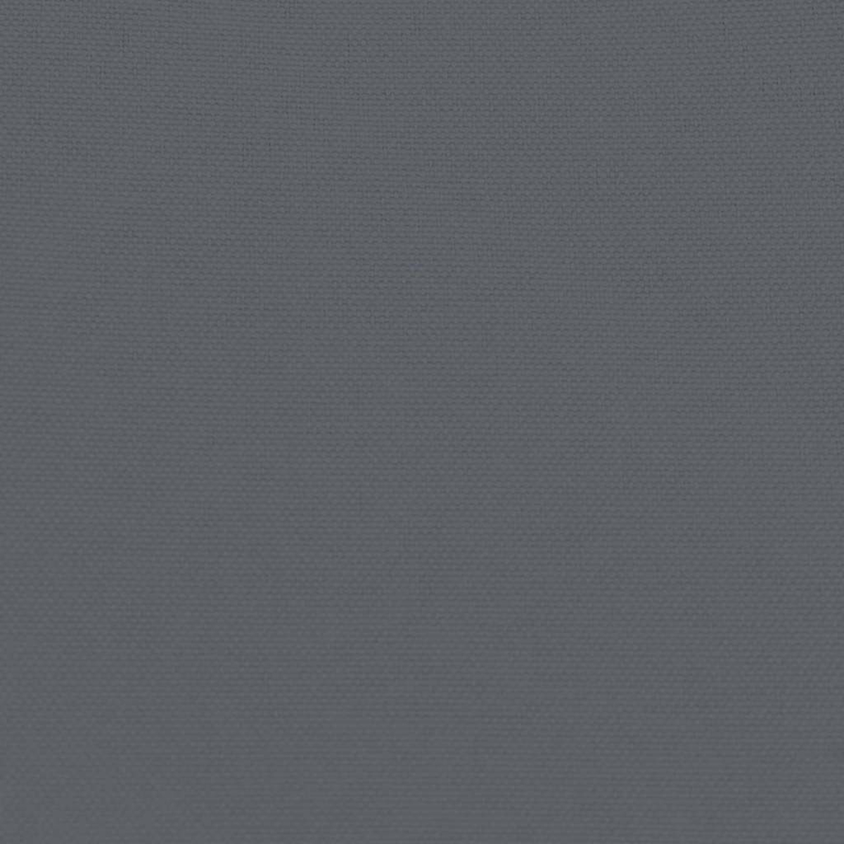 Primo piano di un tessuto grigio. La trama mostra un motivo sottile e ripetitivo. Il colore è un grigio neutro uniforme.