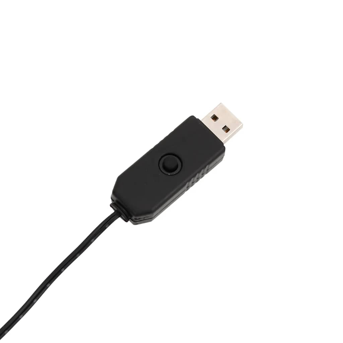 Ein schwarzes USB-Kabel mit einer schwarzen Steuerbox und einem USB-Anschluss. Es ist vor einem weißen Hintergrund.