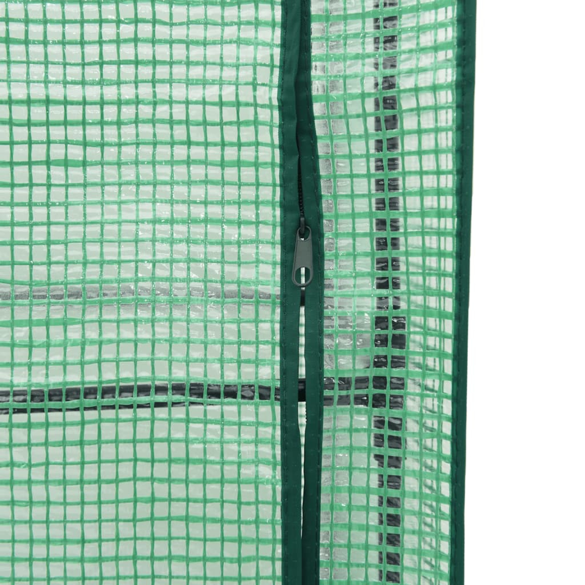 Nahaufnahme von grünem Gewächshausmaterial mit Reißverschluss. Das Material hat ein Rastermuster. Der Reißverschluss ist geschlossen. Weißer Hintergrund.