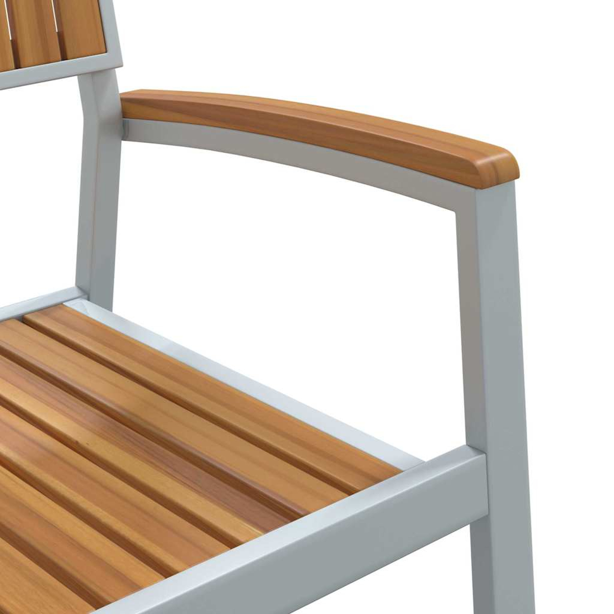 Nahaufnahme einer Stuhllehne. Holzarmlehne und Sitzlatten, Metallrahmen. Helle Holz- und Grautöne dominieren das Design.