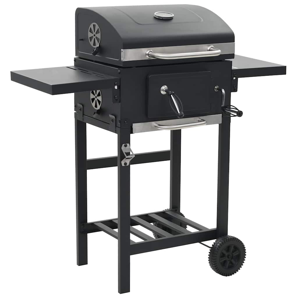 Ein schwarzer Holzkohlegrill mit Seitenablagen und Deckel. Er hat einen Griff, eine Tür und ein Rad.