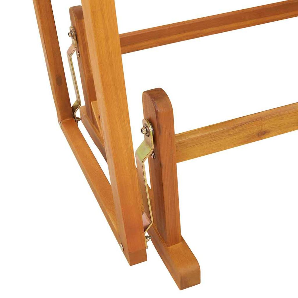 Primo piano di un telaio di sedia in legno. Il telaio è marrone, con cerniere metalliche. Lo sfondo è bianco.