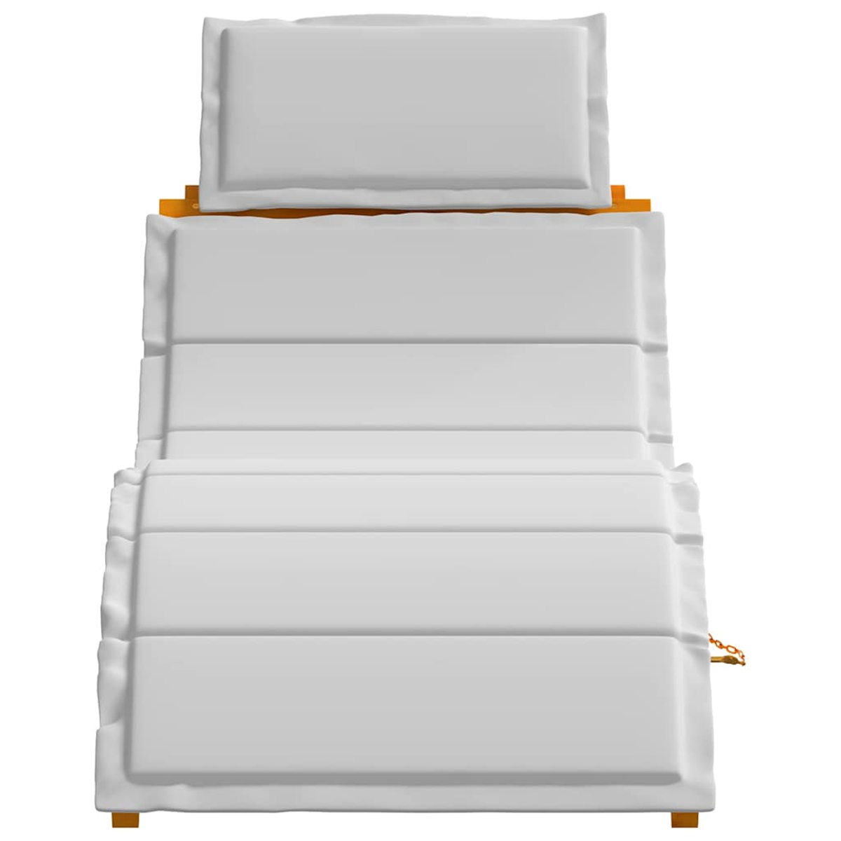 Weiß gepolsterte Chaiselongue. Holzrahmen mit Kopfstütze und mehreren Abschnitten. Minimalistisches Design.