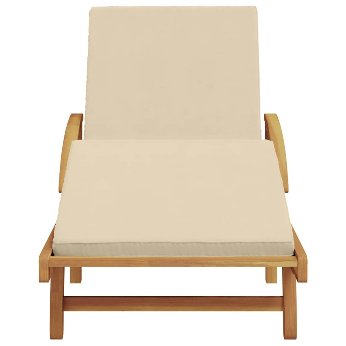 Eine beige gepolsterte Sonnenliege aus Holz ist isoliert. Der Stuhl ist rechteckig mit Kopfstütze, Fußstütze und Armlehnen.