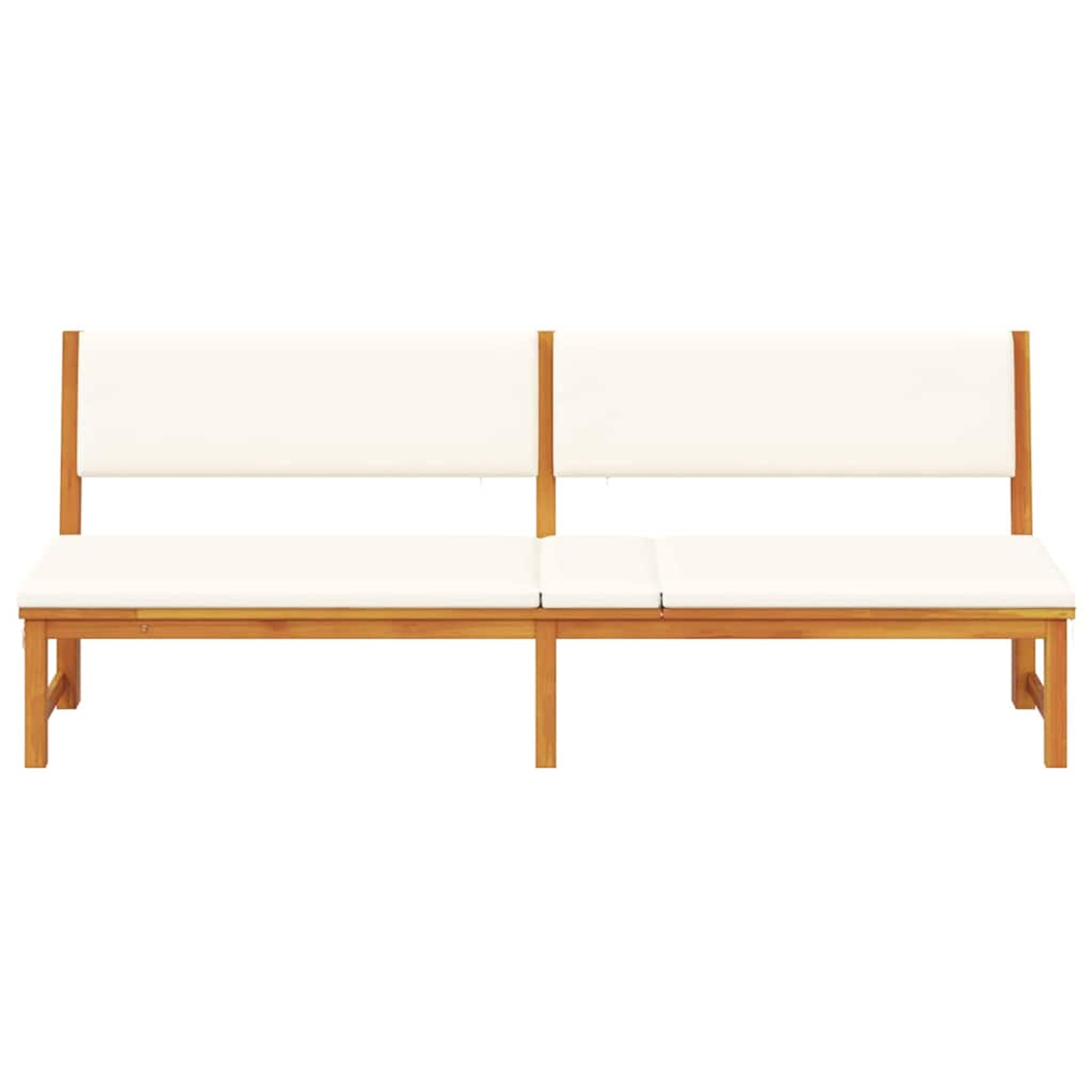 Eine Holzbank mit weißen Kissen und Rückenlehnen. Die Bank steht vor einem weißen Hintergrund, wodurch ihr Design hervorgehoben wird.