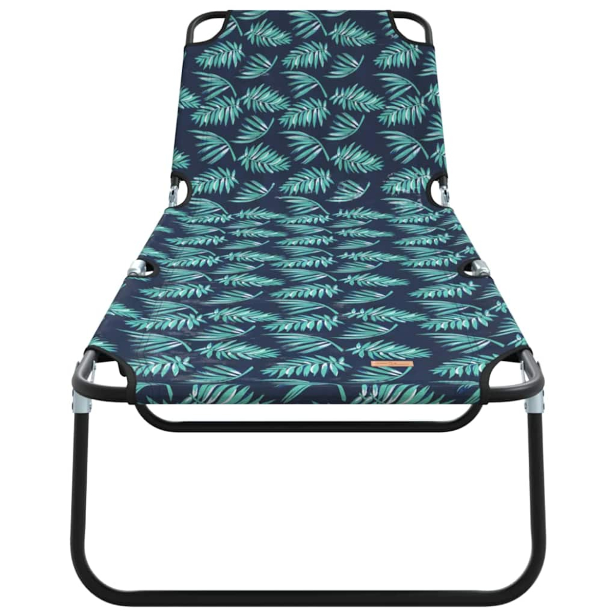 Ein zusammenklappbarer Strandstuhl mit marineblauem Stoff, der mit grünen Farnblättern bedeckt ist. Das Gestell ist schwarz.