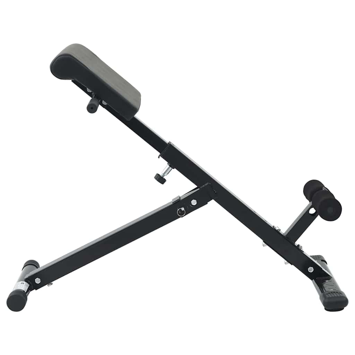 Una panca pesi nera e regolabile. Ha un sedile imbottito, supporti per le gambe e un telaio in metallo. Lo sfondo è bianco.