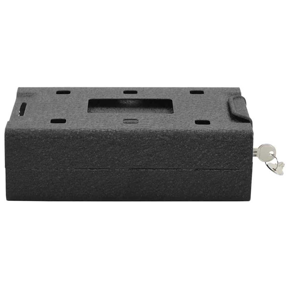 Una scatola rettangolare nera con una chiave inserita sul lato destro. La scatola ha una superficie strutturata e diverse piccole aperture sulla parte superiore.