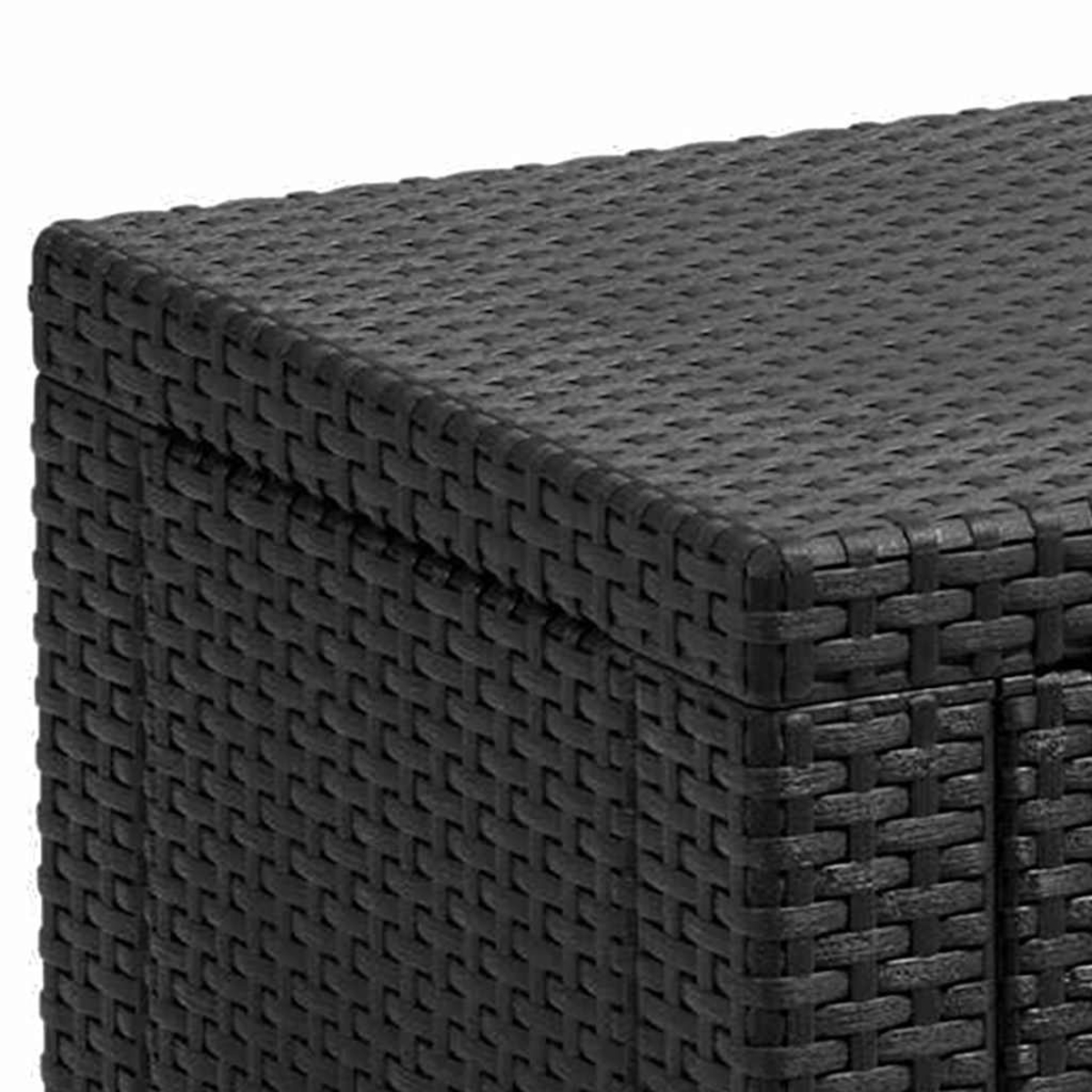 Nahaufnahme einer schwarzen, gewebten Aufbewahrungsbox. Die Textur ist detailliert und zeigt das Webmuster. Ecke und Deckel sind sichtbar.