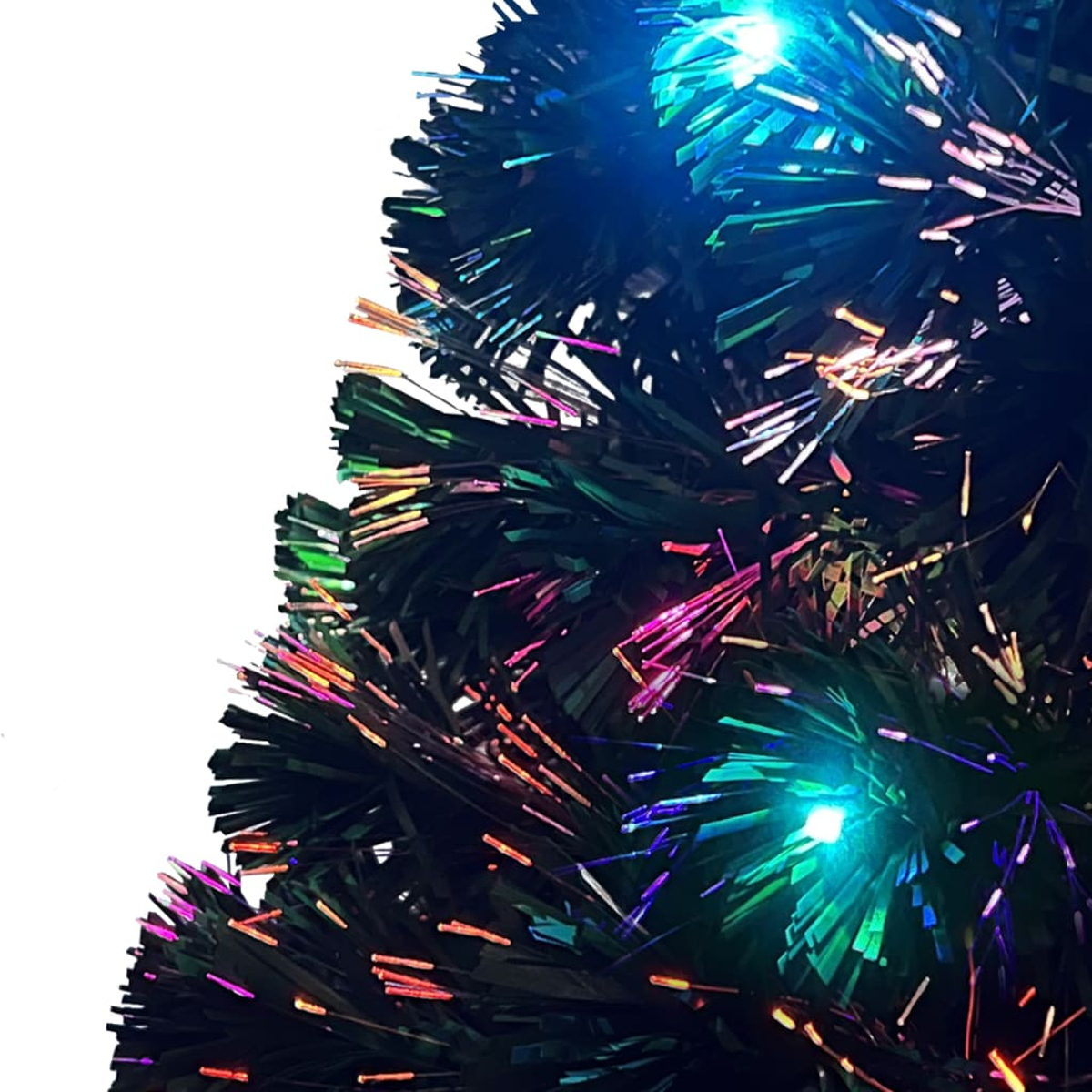 Nahaufnahme eines Weihnachtsbaumes mit Glasfaserlichtern. Der Baum ist dunkelgrün, die Lichter sind in verschiedenen Farben, darunter Blau und Rosa.
