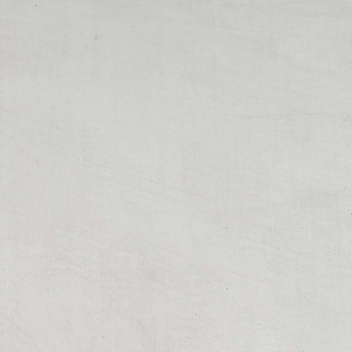 Nahaufnahme einer weißen Oberfläche mit feiner Textur und leichten Kratzern. Die Oberfläche wirkt glatt mit leicht unebenem Finish.