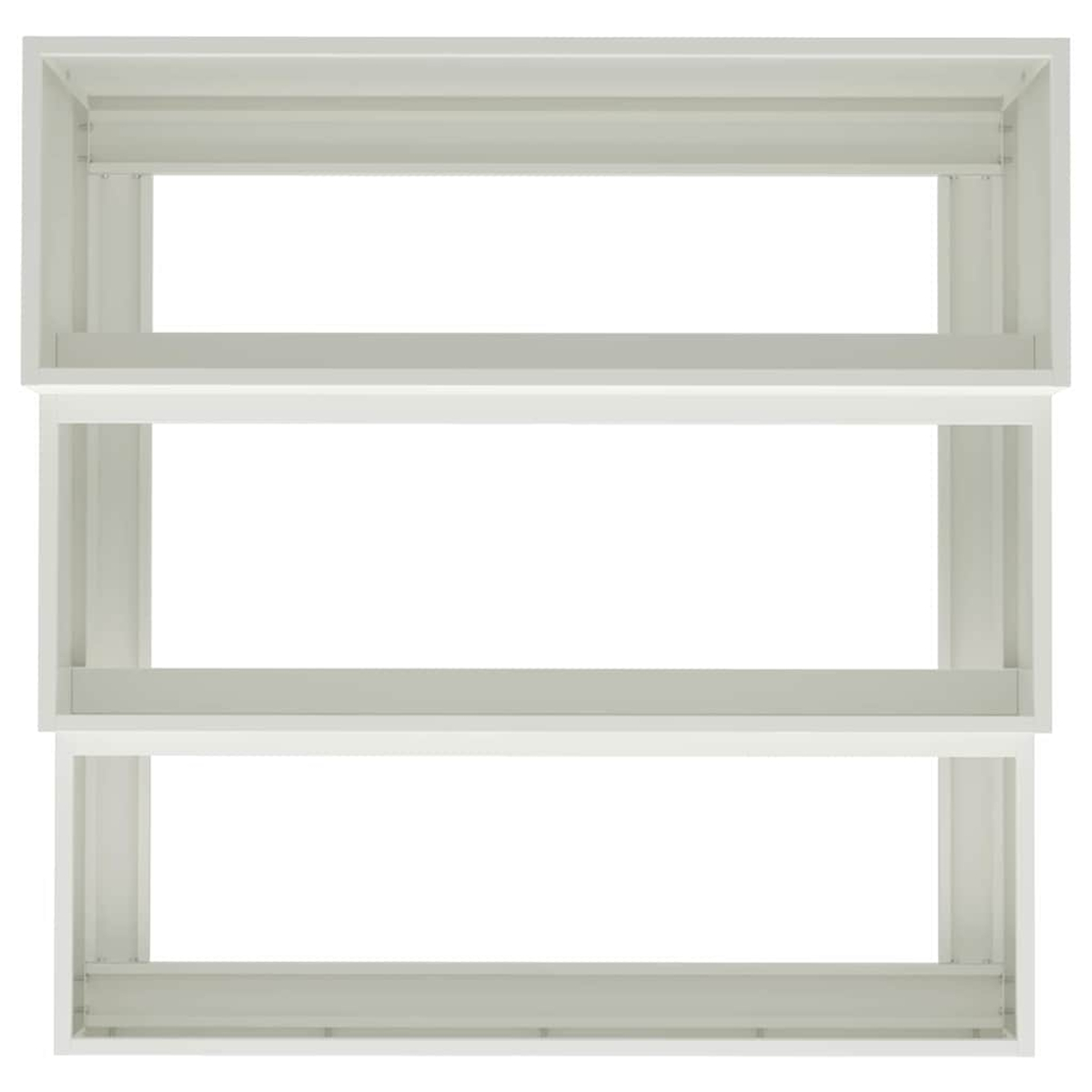 Tre mensole rettangolari bianche impilate verticalmente. Ogni mensola ha un centro scavato, creando una struttura a forma di cornice.