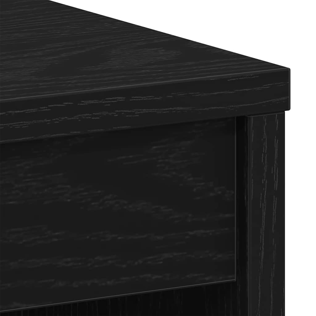 Nahaufnahme einer dunklen Holzeckmöbels. Sichtbar sind die Oberseite und eine Seitenwand, beide in Schwarz mit Holzmaserung.