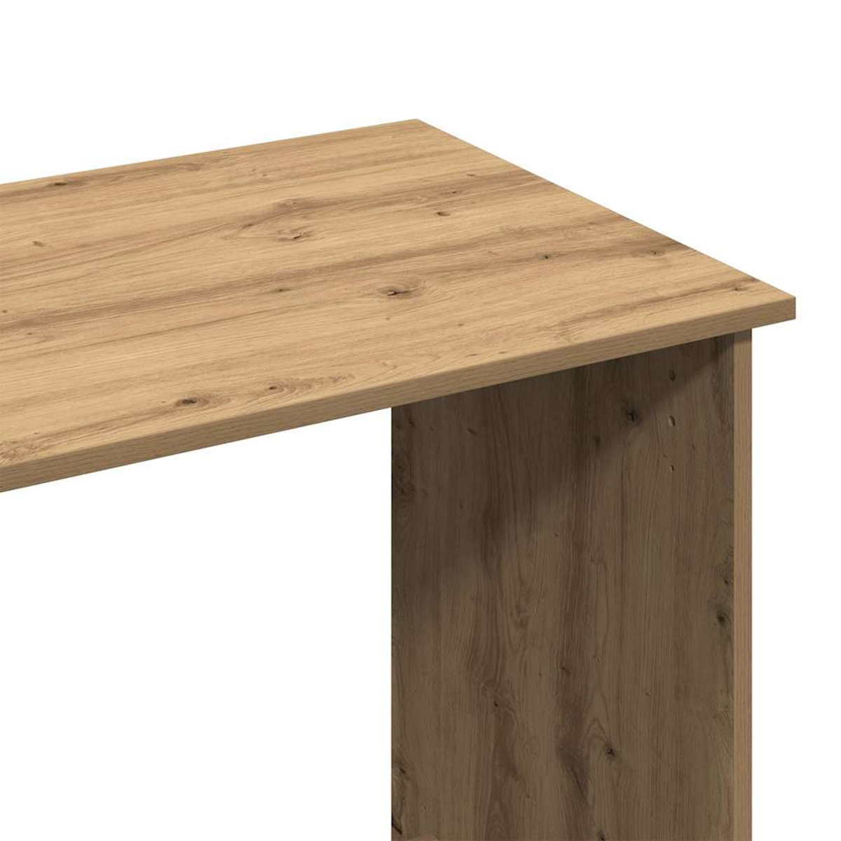 Nahaufnahme eines Holztisches mit hellbrauner Oberfläche und dunklerem braunen Bein. Der Tisch steht vor weißem Hintergrund.