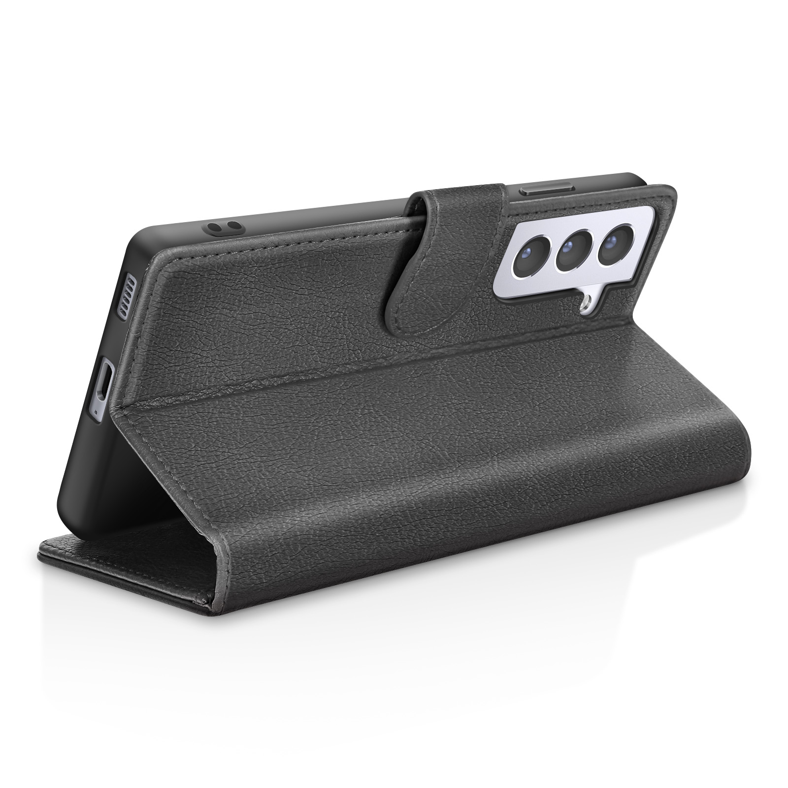 Un étui de téléphone noir avec un rabat, présentant le module caméra du téléphone. Il est incliné sur fond blanc.