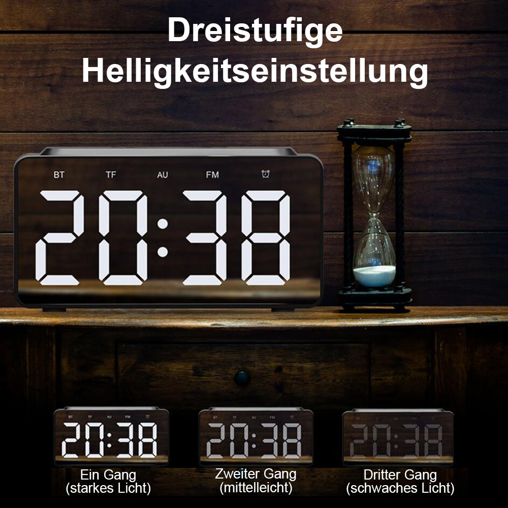 Digitaluhr mit der Anzeige 20:38, darunter drei Helligkeitseinstellungen. Rechts steht eine Sanduhr auf einer Holzoberfläche.