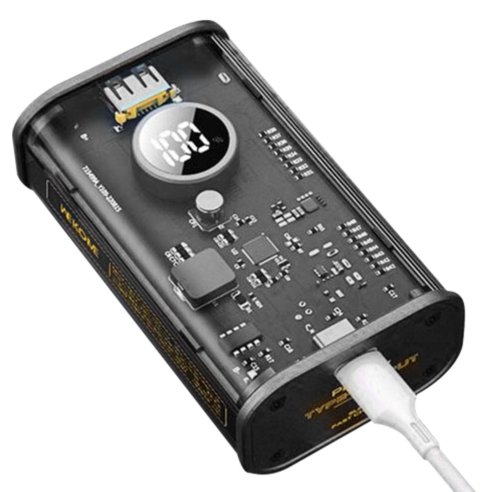 Batería externa negra con cable blanco conectado. Muestra 100% en pantalla. Placa de circuito visible.