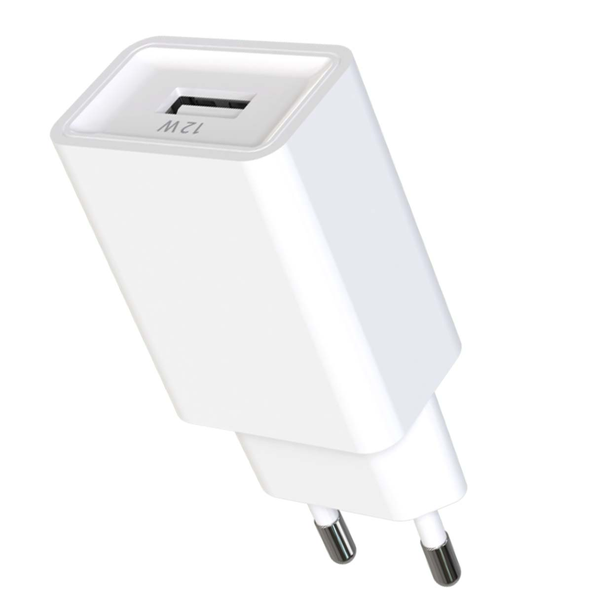 Un caricabatterie per telefono bianco da 12W con uscita rettangolare. Due spine argentate visibili in basso.