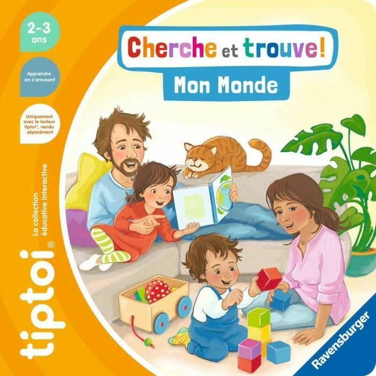 Illustrazione di una famiglia che legge un libro. Un gatto si riposa sul libro. I bambini giocano con i blocchi. Il libro è intitolato 'Cherche et trouve!'.
