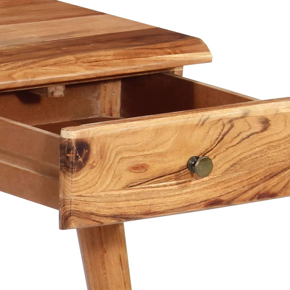 Nahaufnahme eines Holzschreibtisches mit offener Schublade. Die Schublade hat einen Metallknopf. Die Holzmaserung ist sichtbar.