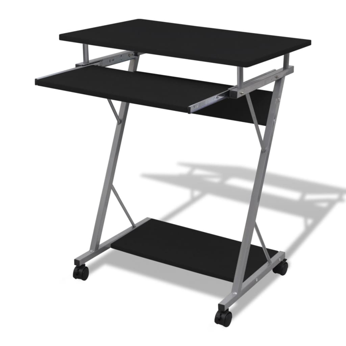 Ein schwarzer Computertisch mit ausziehbarer Tastaturablage und Rollen. Er hat ein Metallgestell und einen Schatten auf weißem Hintergrund.