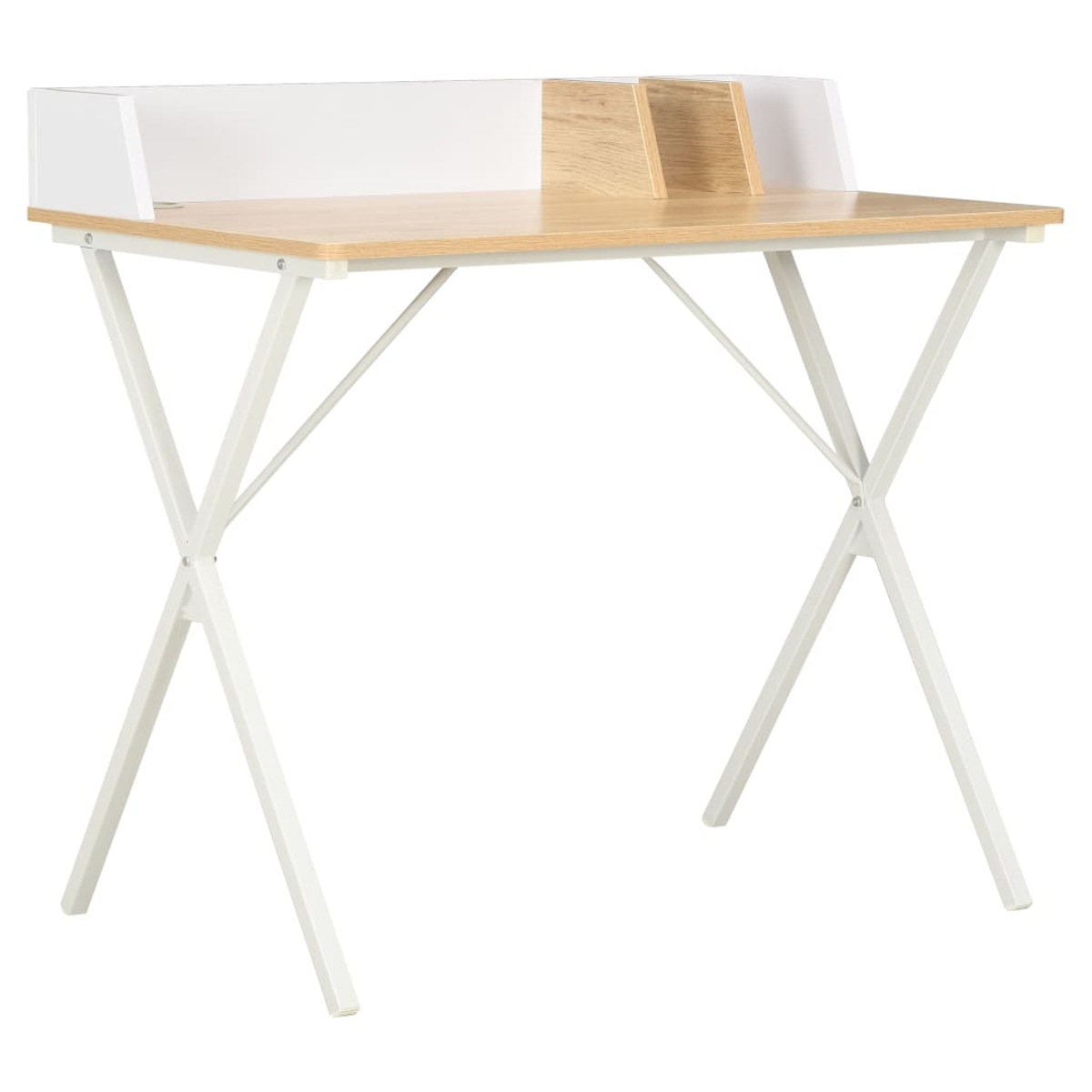 Ein kleiner weißer Schreibtisch mit Holzplatte und Regal. Die Beine sind weiß und der Schreibtisch steht auf weißem Grund.