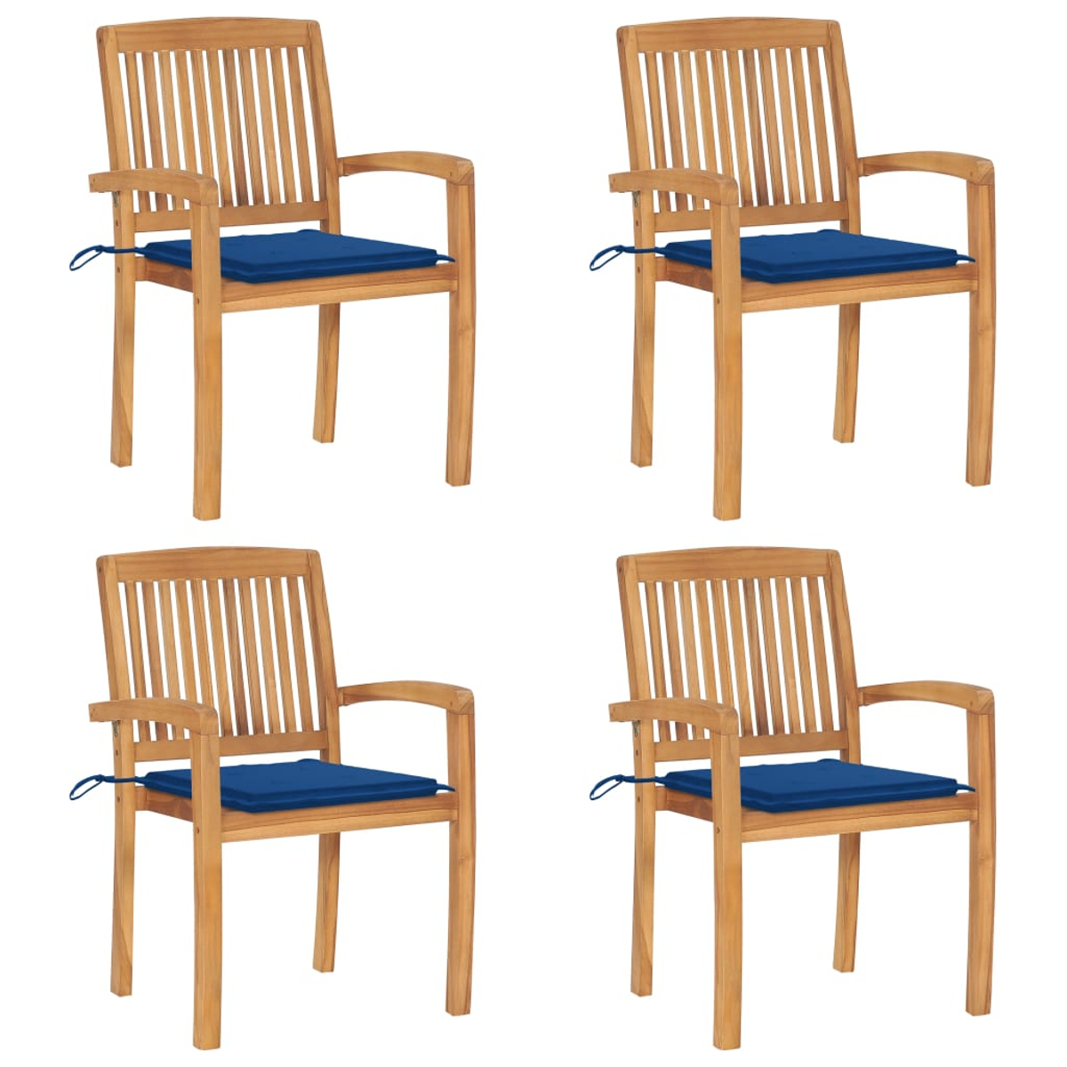 Vier Holzstühle mit Armlehnen und blauen Kissen sind quadratisch auf weißem Hintergrund angeordnet.