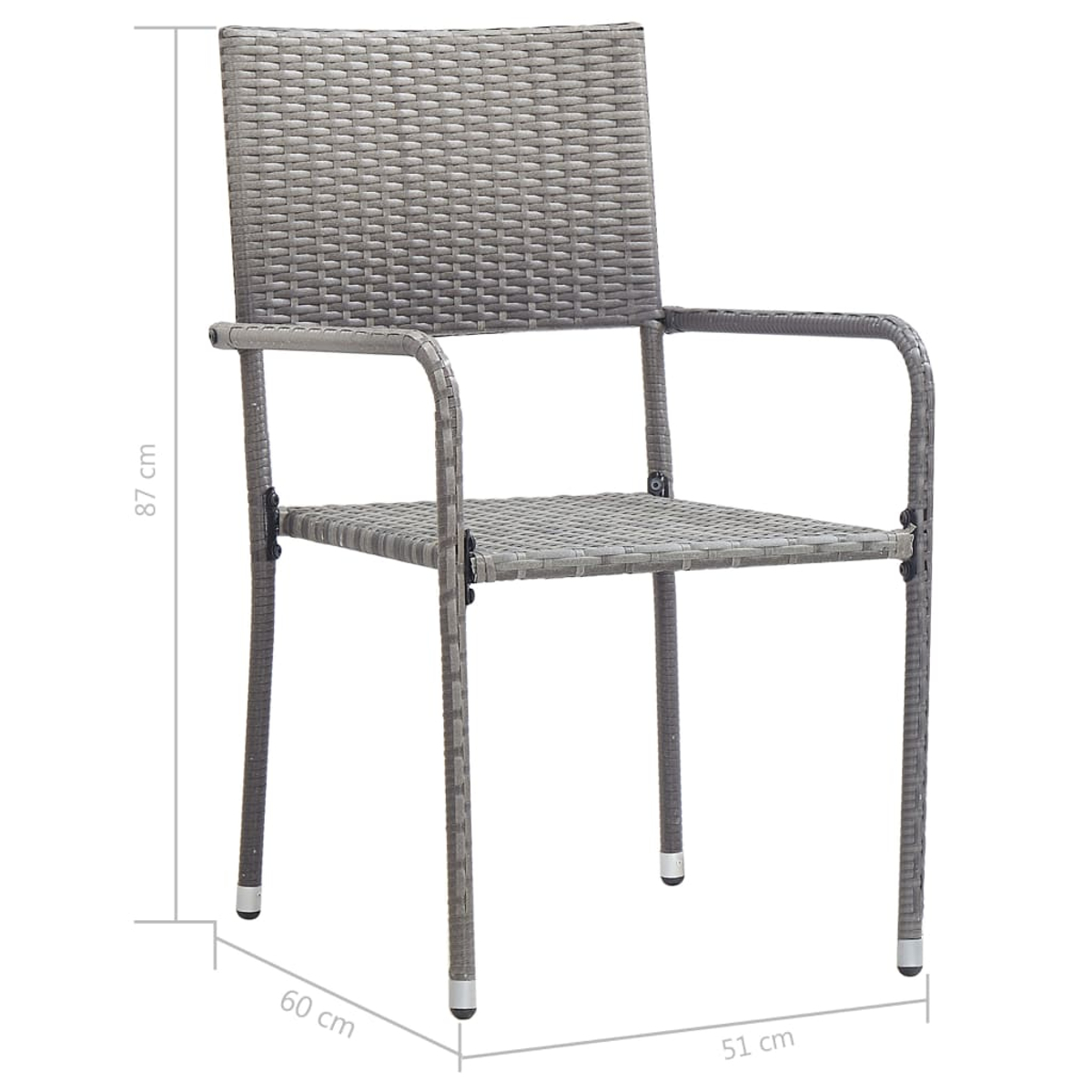 Ein grauer Rattanstuhl mit Armlehnen. Er hat ein gewebtes Design und Metallbeine. Abmessungen sind auf dem Bild angegeben.