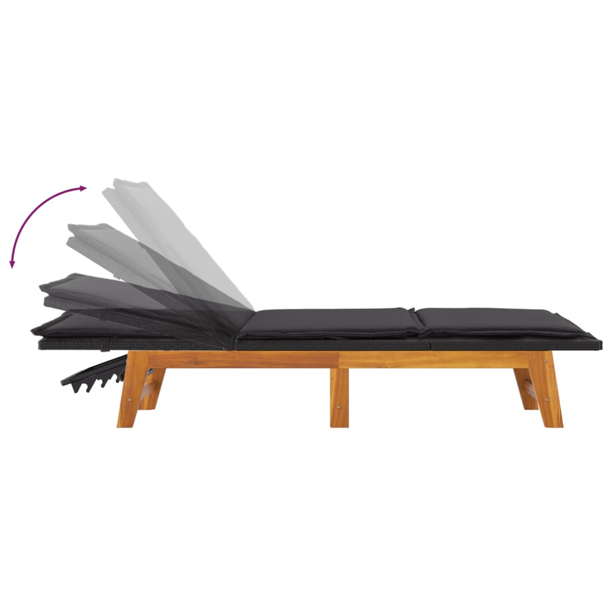 Eine Holz-Chaiselongue für den Außenbereich mit schwarzen Kissen. Die Rückenlehne ist verstellbar, was durch einen Pfeil nach oben angedeutet wird.