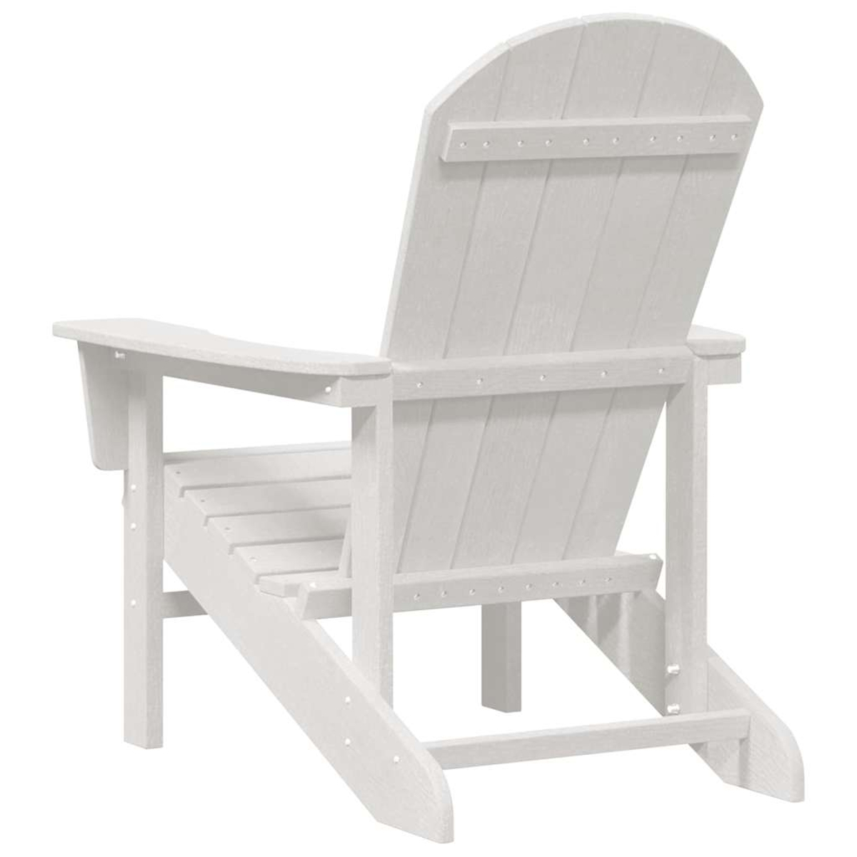 Ein weißer Adirondack-Stuhl ist von hinten zu sehen. Der Stuhl hat eine Sitzfläche mit Lamellen und eine geschwungene Rückenlehne. Der Hintergrund ist weiß.