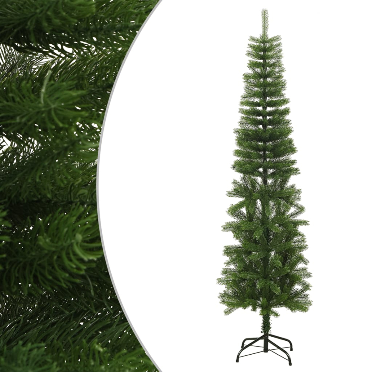 Ein hoher, schlanker grüner Weihnachtsbaum steht auf einem schwarzen Metallsockel. Der Hintergrund ist weiß.