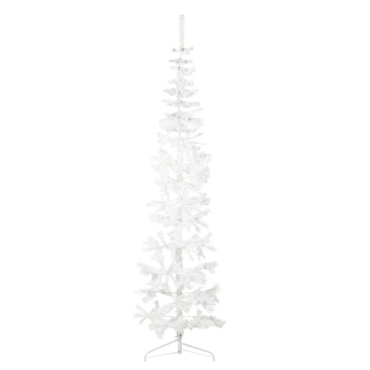 Ein hoher, schlanker weißer Weihnachtsbaum steht auf einem weißen Metallfuß. Er ist mit weißen, gefrostet aussehenden Ästen bedeckt.