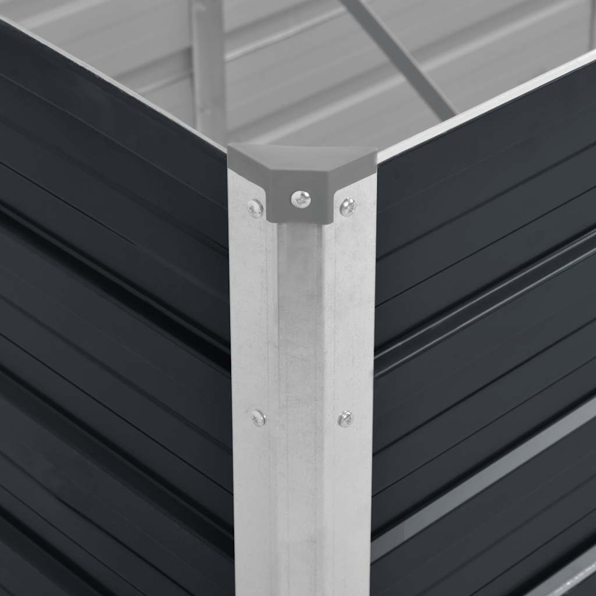 Nahaufnahme einer Metallecke eines Hochbeets. Dunkelgraue, gewellte Seitenwände und ein hellgrauer Eckpfosten.