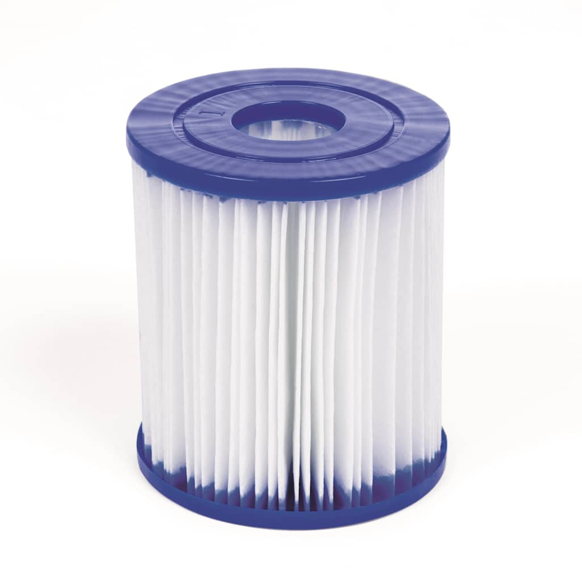 Ein zylindrischer Poolfilter mit blauem Rand und Oberseite. Das Filtermaterial ist weißes, gefaltetes Papier. Vor weißem Hintergrund.