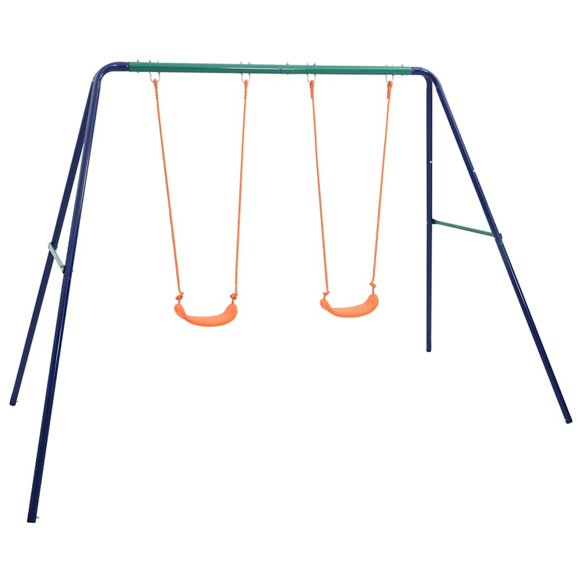 Ein Schaukelgestell mit zwei orangefarbenen Schaukeln hängt an einem blau-grünen Metallrahmen. Der Hintergrund ist schlicht weiß.