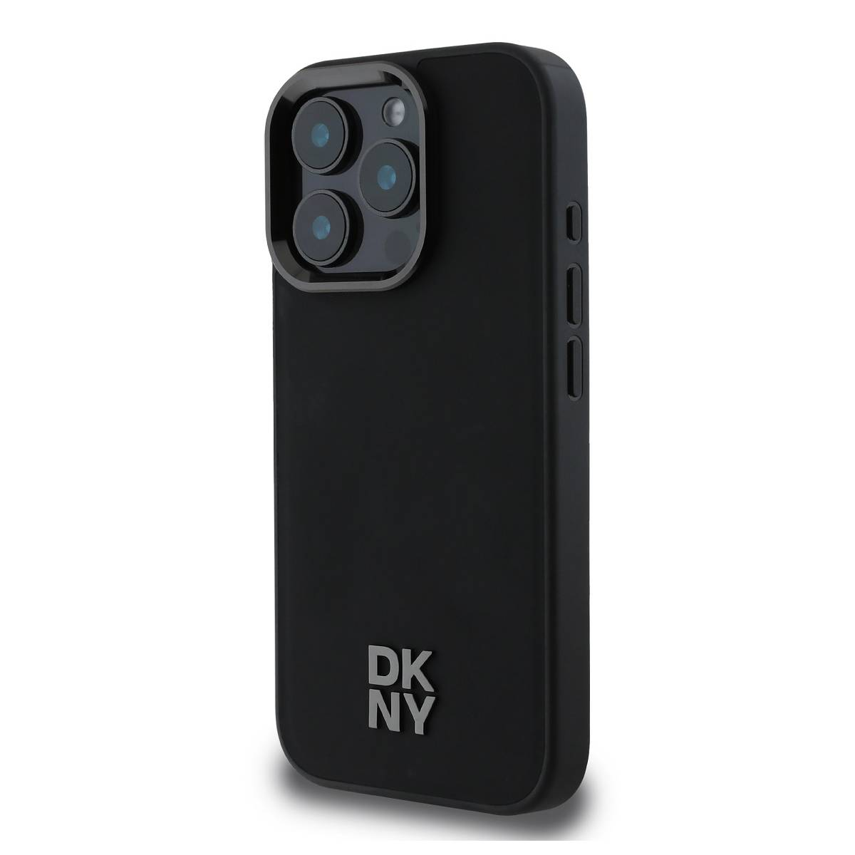 Una custodia nera per telefono con logo DKNY. Ha un modulo fotocamera con tre lenti e pulsanti laterali.
