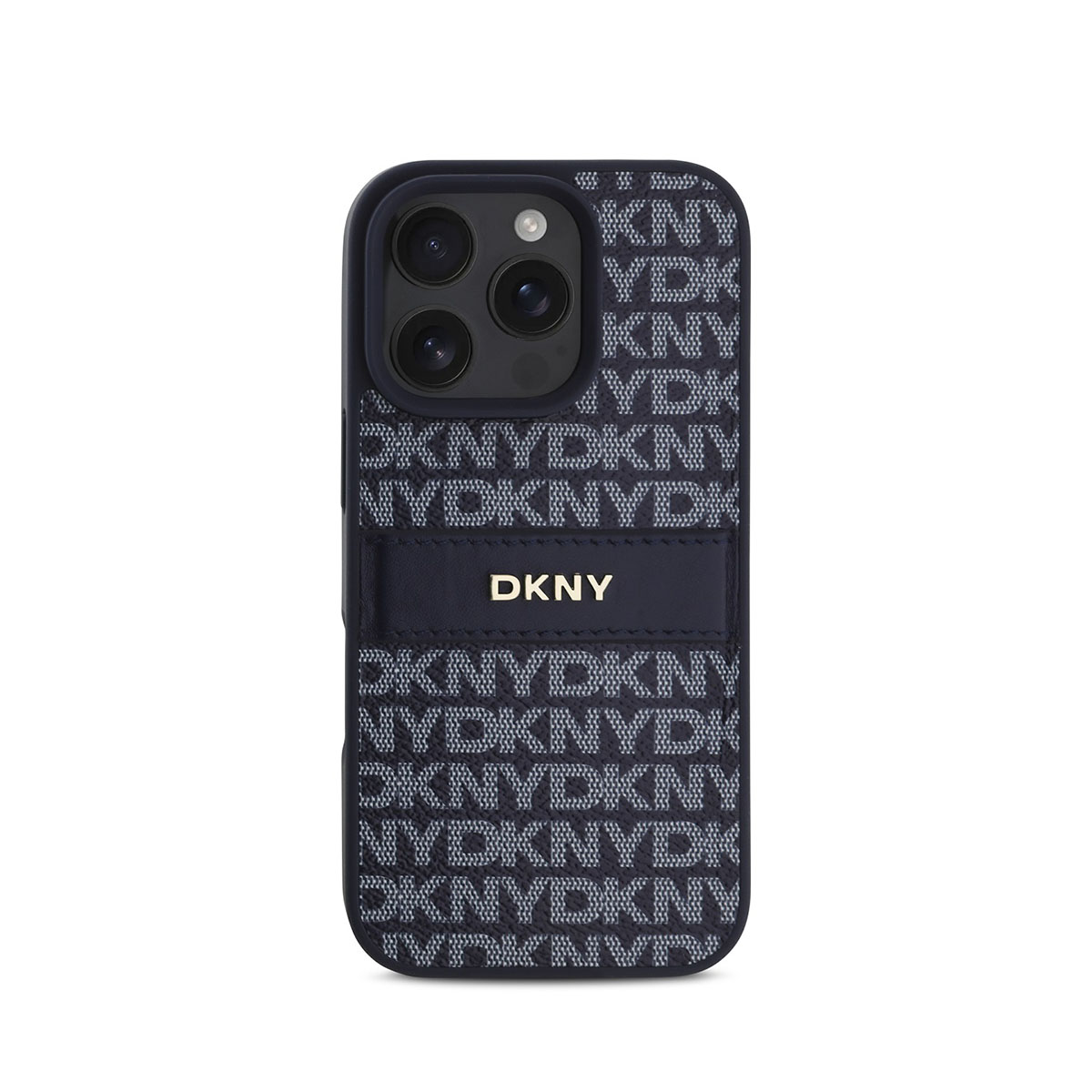 Una custodia per telefono DKNY blu navy. Ha un motivo di DKNY e NYDKNY. La fotocamera del telefono è visibile. Lo sfondo è bianco.