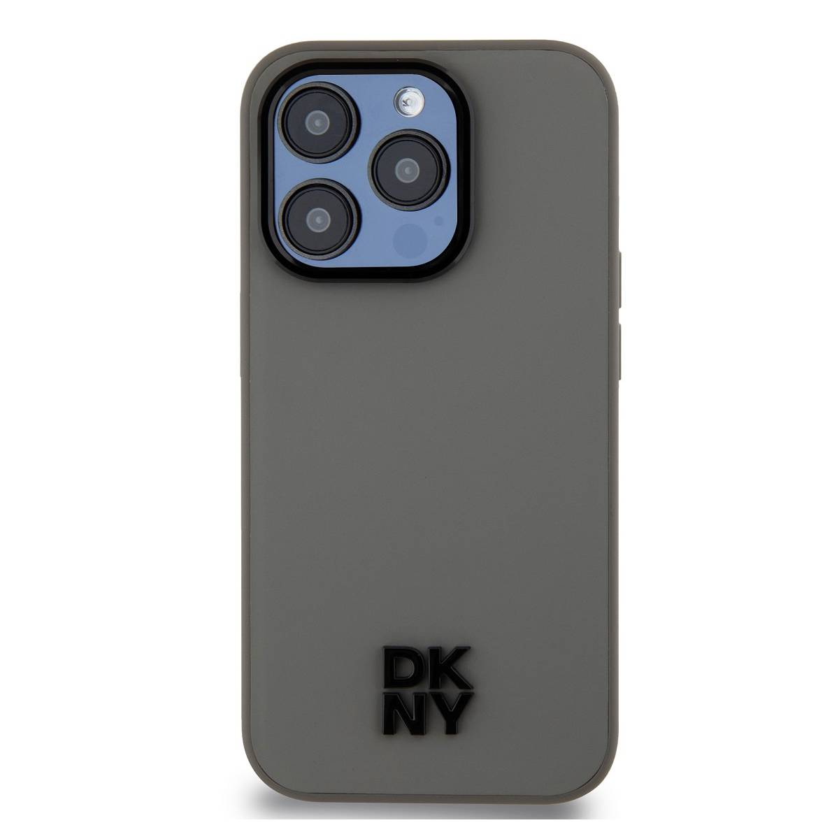 Custodia grigia per telefono con logo DKNY. Ha un modulo fotocamera con tre lenti. Lo sfondo è di colore neutro.