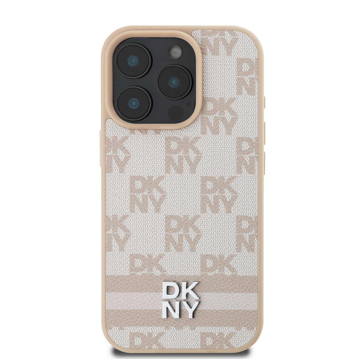 Una custodia per telefono con logo DKNY. Ha uno sfondo beige con un motivo di lettere DKNY. Le lenti della fotocamera sono visibili.