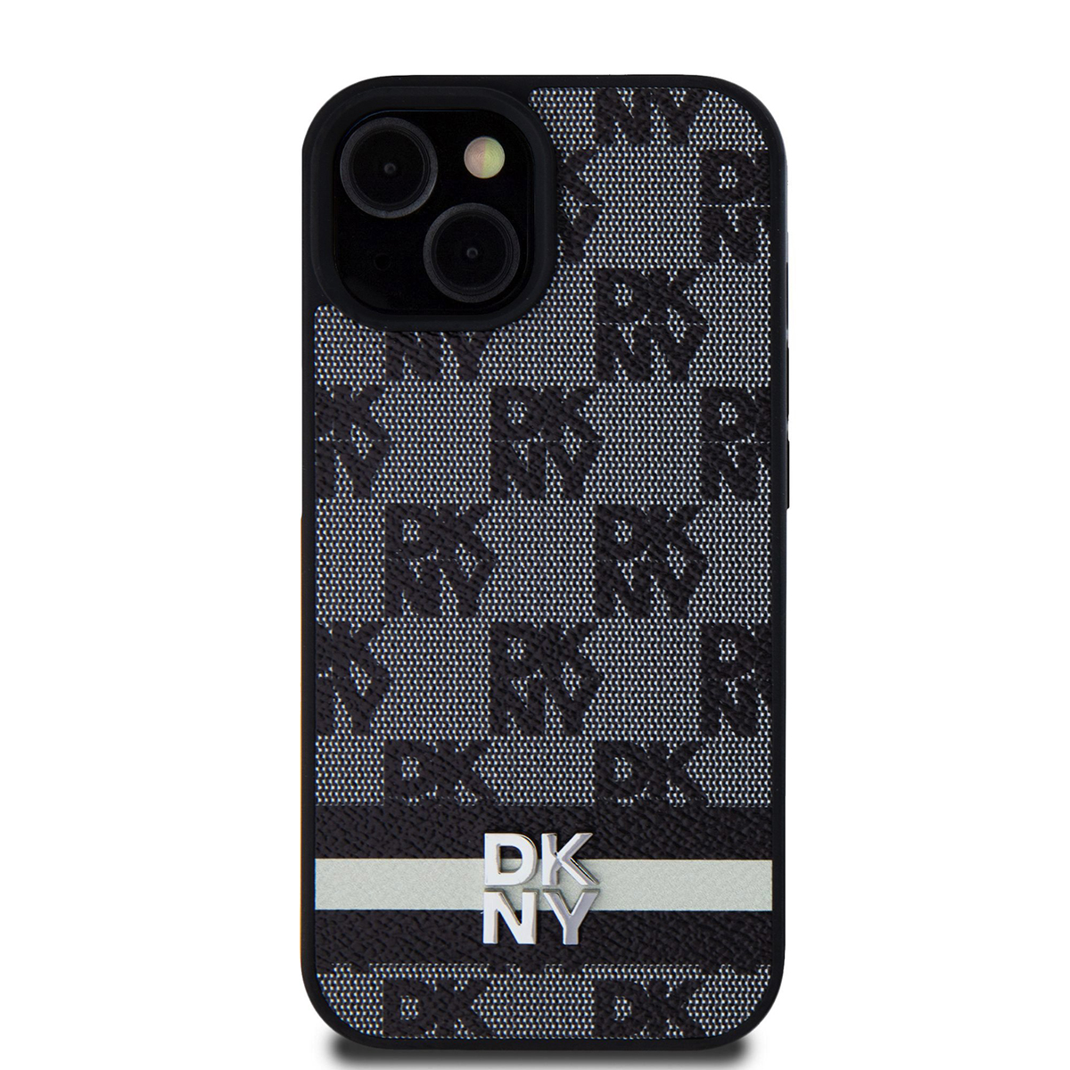 Una custodia per telefono con un motivo DKNY in bianco e nero. La custodia ha una striscia argentata con il logo DK NY. Il telefono ha tre obiettivi.