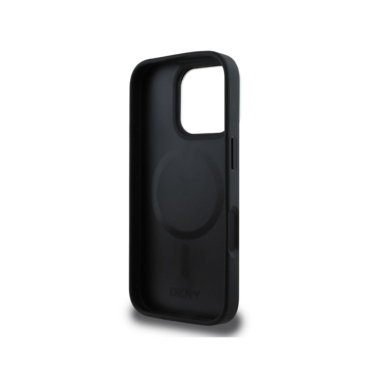 Una custodia per telefono DKNY nera. La custodia è aperta, mostrando l'interno. Il foro della fotocamera e un cerchio sono visibili. Il logo DKNY è in basso.