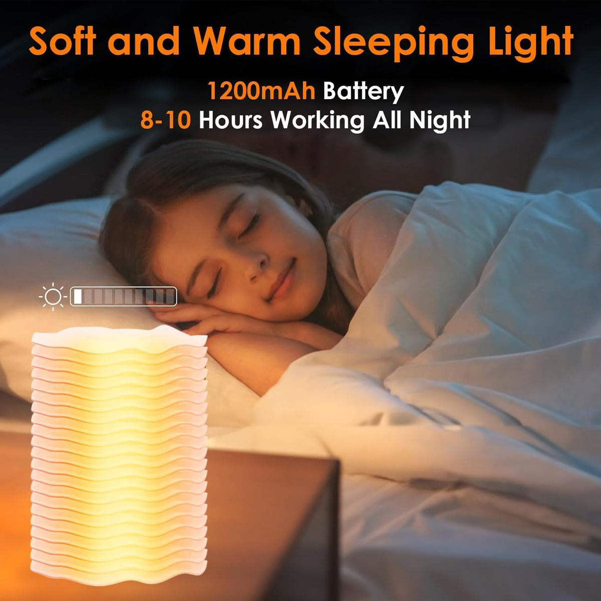 Ein schlafendes Mädchen im Bett neben einer warmen Lampe. Der Text oben lautet 'Soft and Warm Sleeping Light'.