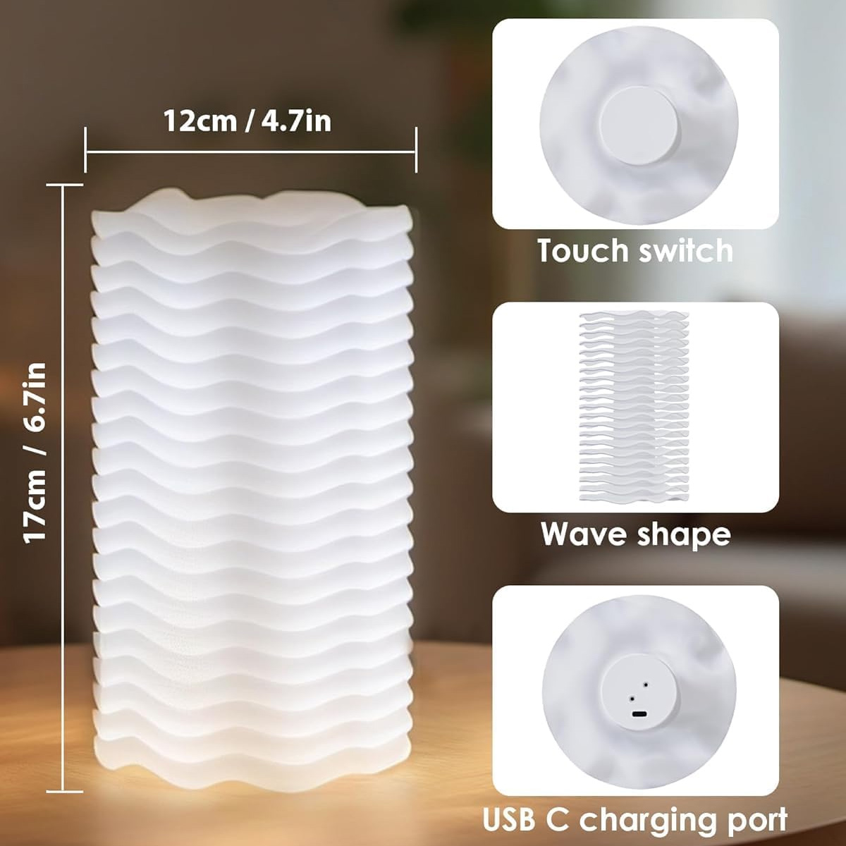 Eine weiße, wellenförmige Lampe steht auf einer Holzoberfläche. Sie hat einen Touch-Schalter und einen USB-C-Ladeanschluss. Abmessungen sind 12 cm x 17 cm.