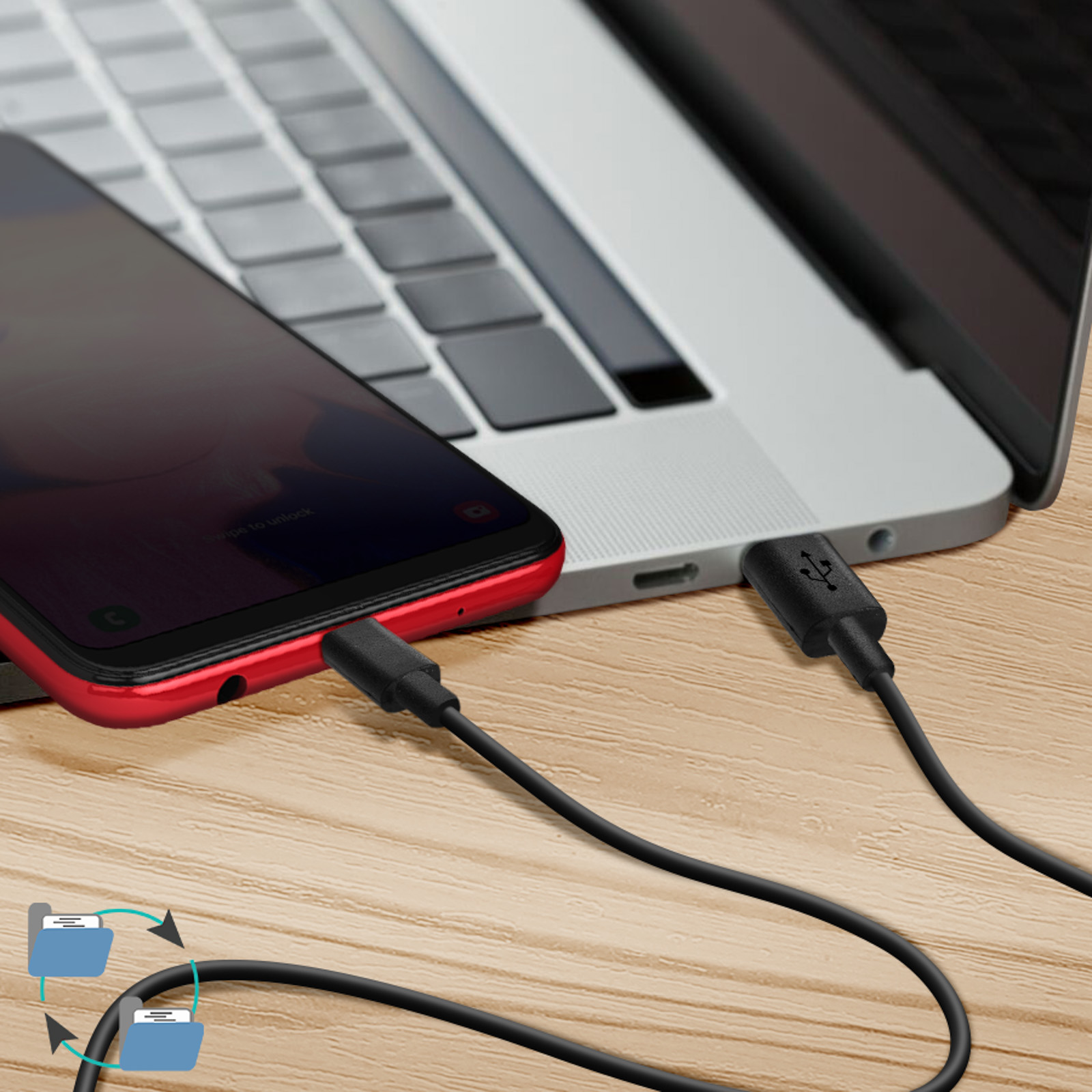 Un telefono rosso e un laptop collegati con cavi USB neri su una superficie di legno. Vengono visualizzate icone di trasferimento dati.